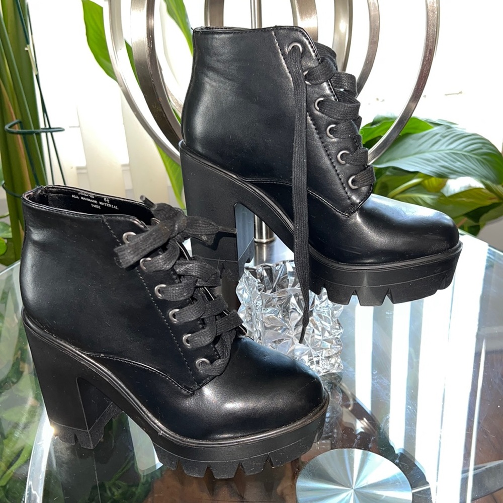 BAMBOO Woman Jonas  Black Ankle Lace Up Vegan Leather Platform Boots Size 6.5